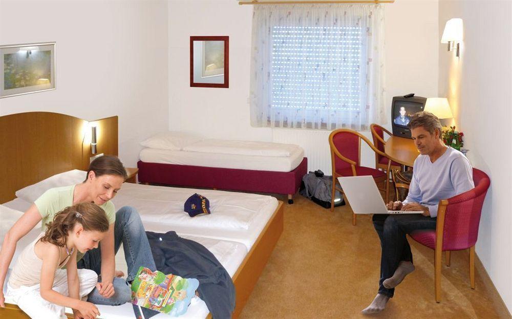 Hotel Sunparc - Shuttle Zum Europa-Park Rust 4Km & Rulantica 2Km Ringsheim Ngoại thất bức ảnh